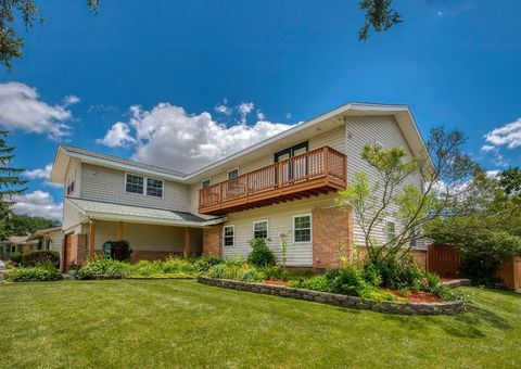 Photo of 591 Sussex Court, Elk Grove Village, IL 60007 (MLS # 12684852)