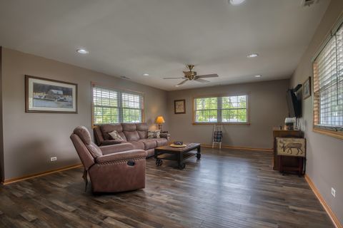 Tiny photo for 591 Sussex Court, Elk Grove Village, IL 60007 (MLS # 12684852)