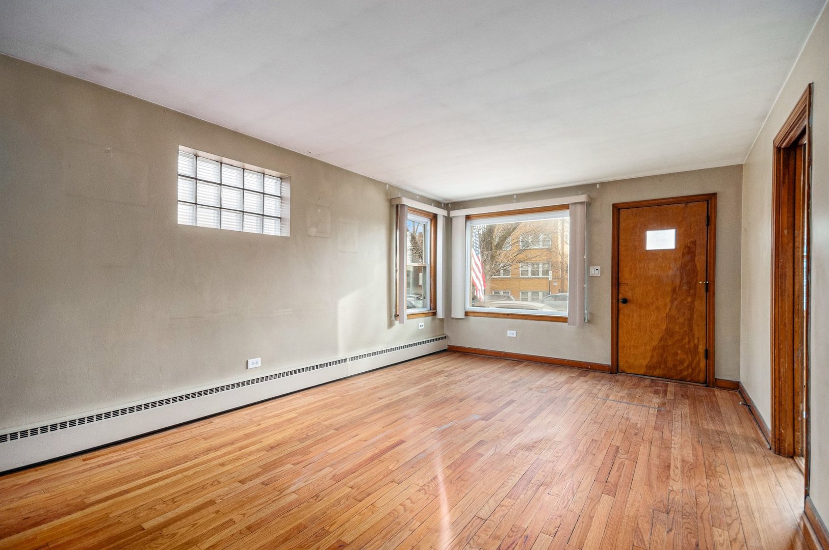 3232 N Narragansett Avenue