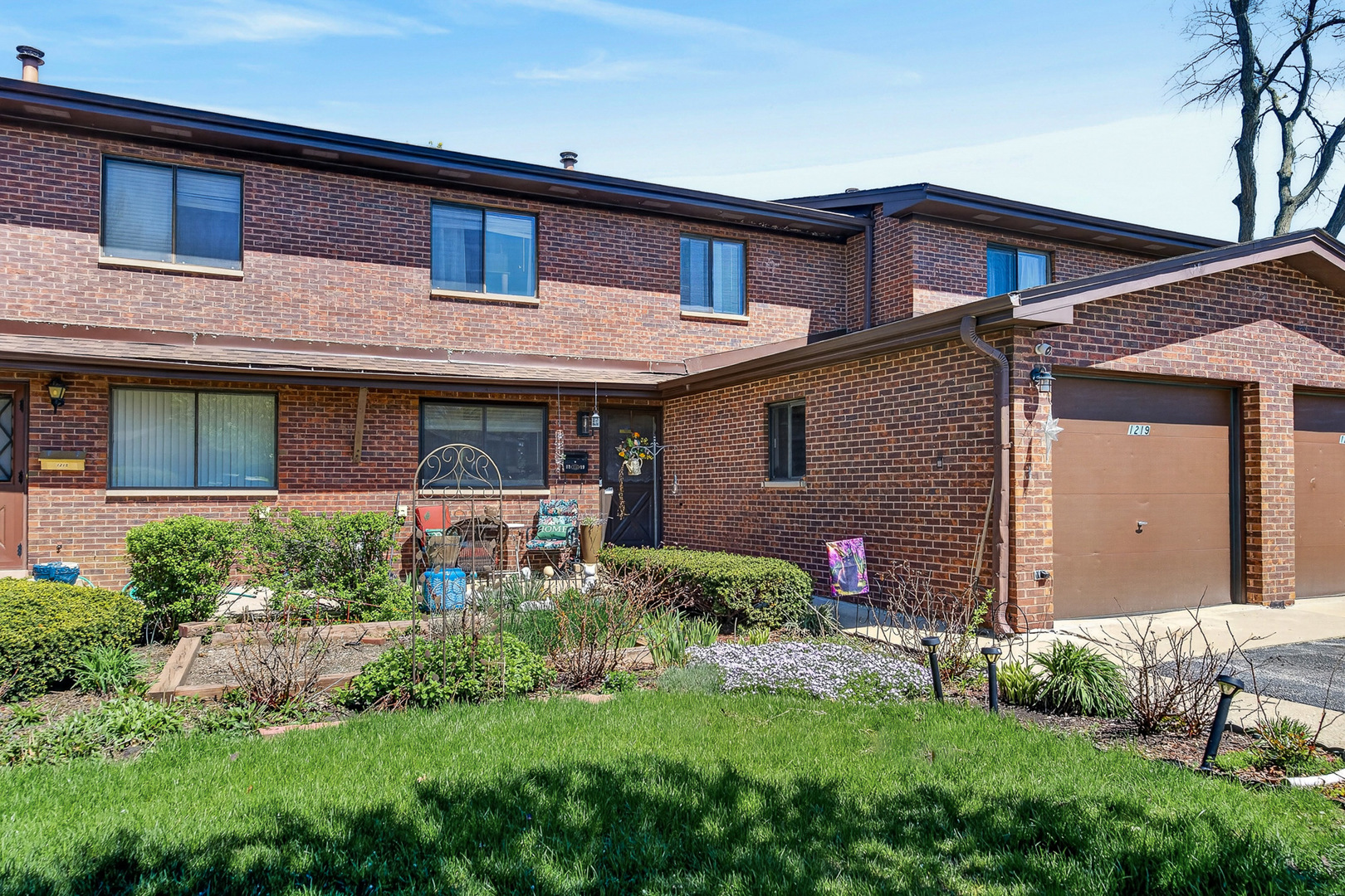 1219 Hunters Lane 1219