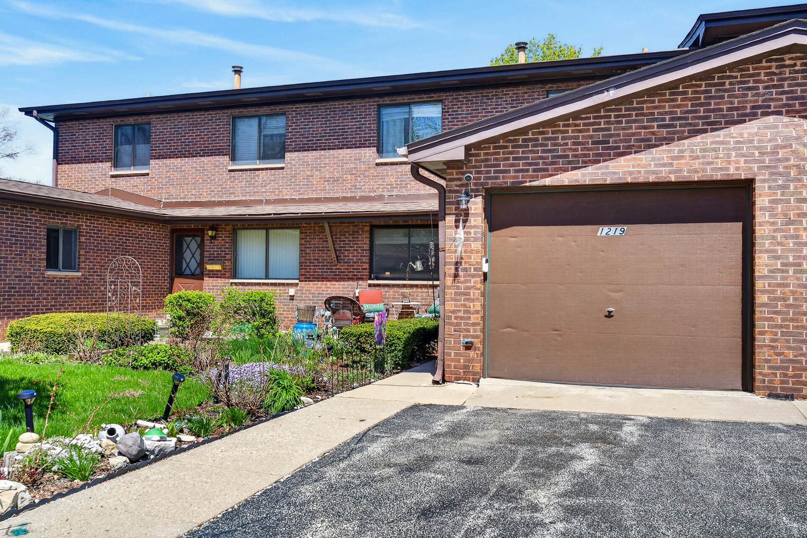 1219 Hunters Lane 1219