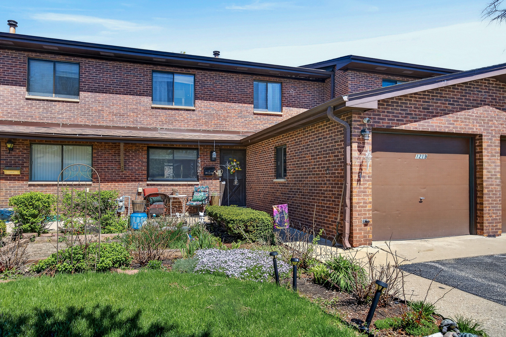 1219 Hunters Lane 1219