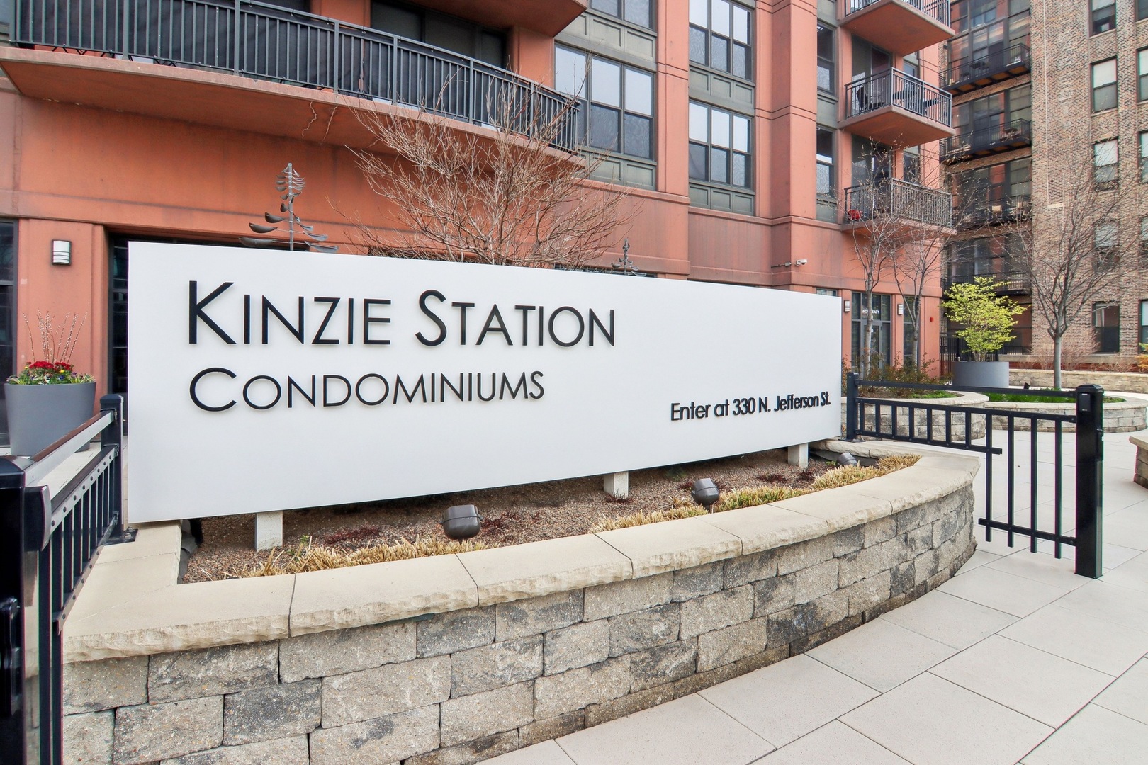 330 N Jefferson Street 1002
