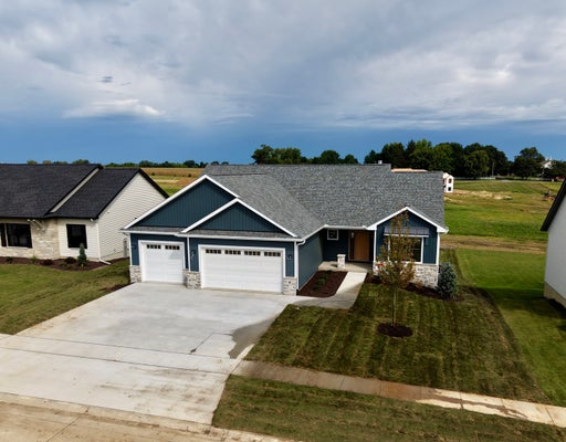 9 VIOLA DR, LE CLAIRE, IA 52753 - Image e56487dffc798c1951f84b44a043698e/2141219679