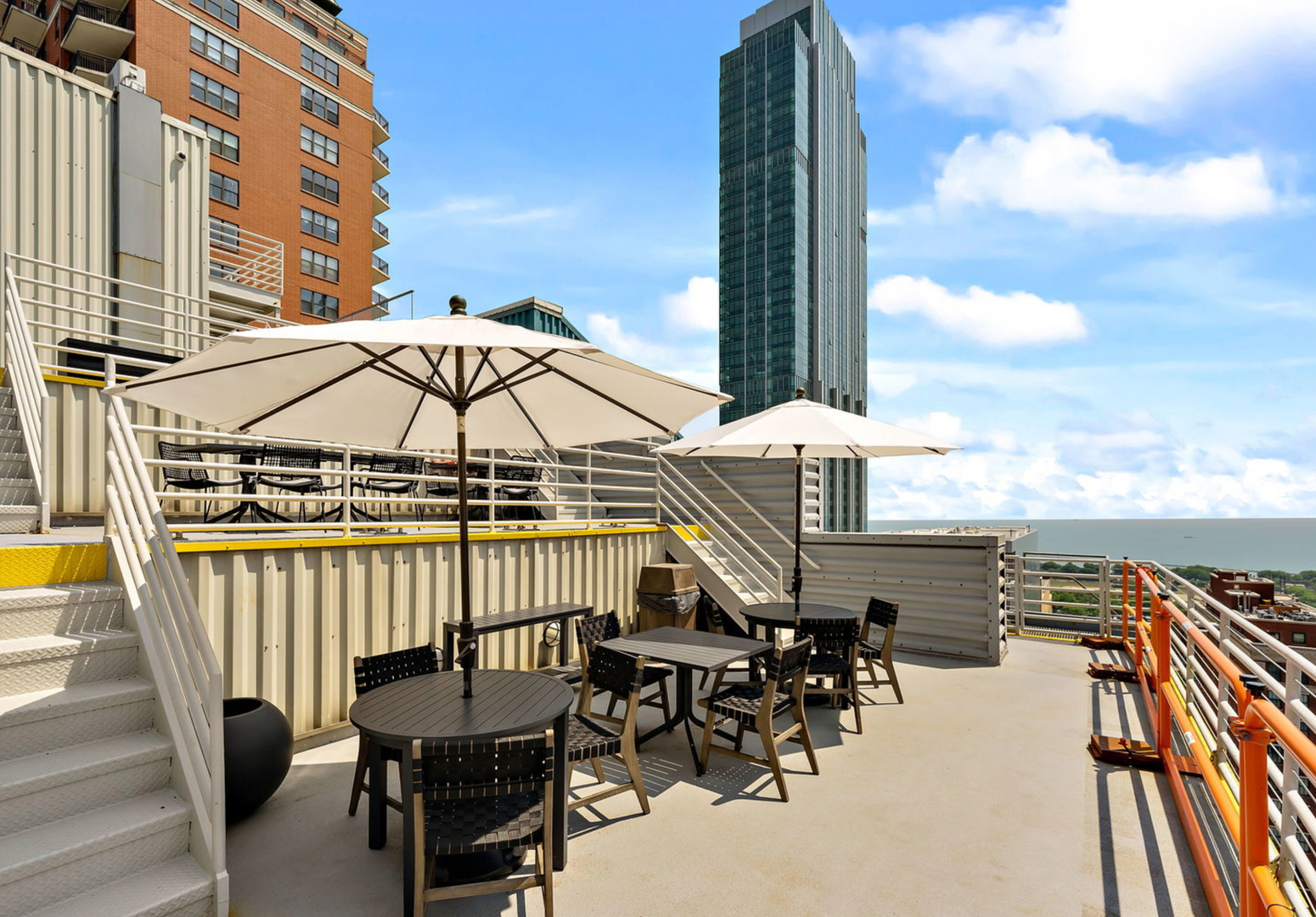 40 E 9th Street 907