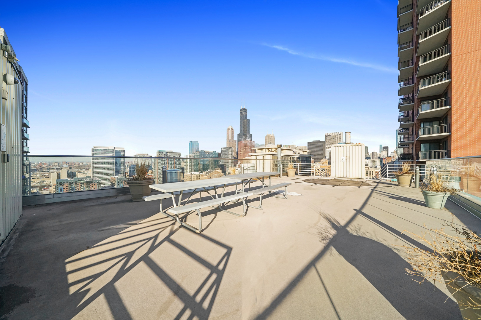 40 E 9th Street 907
