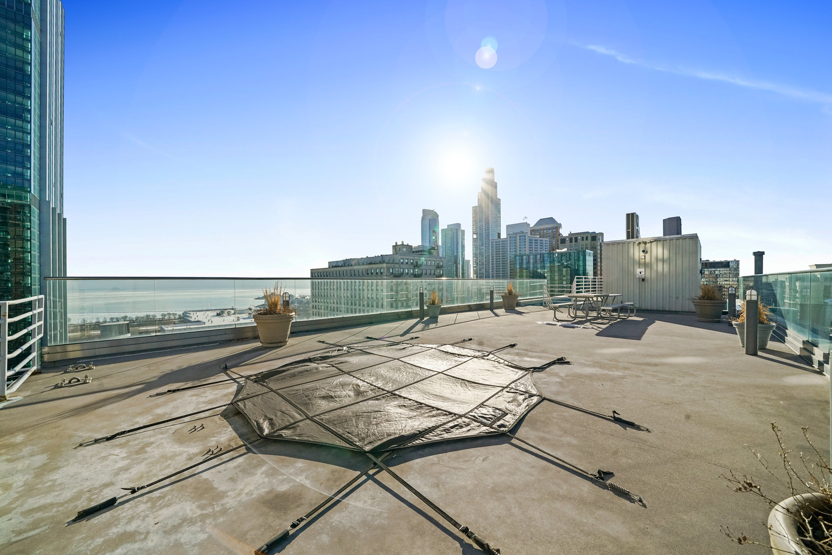 40 E 9th Street 907