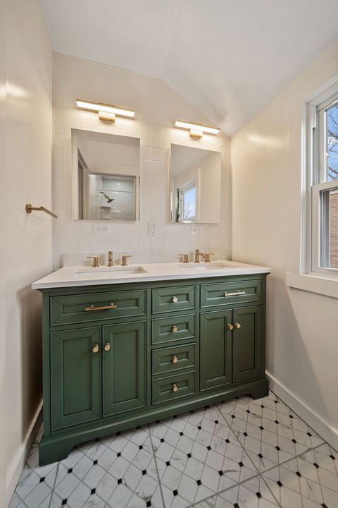 Tiny photo for 901 S Seminary Avenue, Park Ridge, IL 60068 (MLS # 12613461)