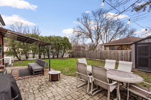 Tiny photo for 901 S Seminary Avenue, Park Ridge, IL 60068 (MLS # 12613461)