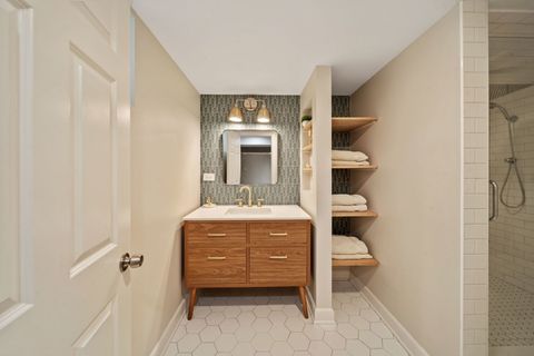 Tiny photo for 901 S Seminary Avenue, Park Ridge, IL 60068 (MLS # 12613461)