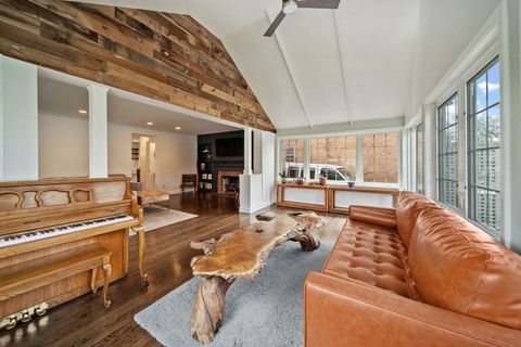 Tiny photo for 901 S Seminary Avenue, Park Ridge, IL 60068 (MLS # 12613461)