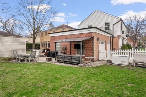 Tiny photo for 901 S Seminary Avenue, Park Ridge, IL 60068 (MLS # 12613461)