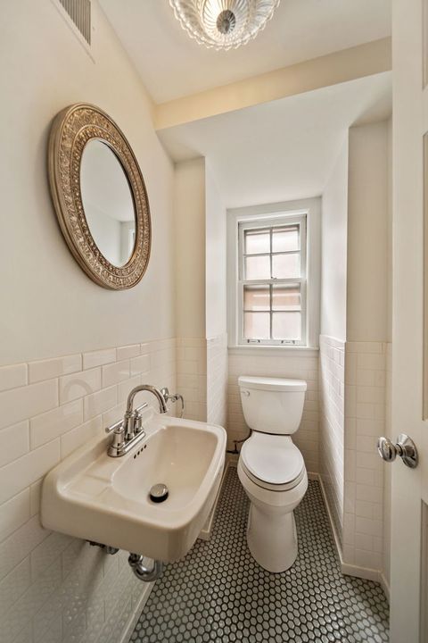 Tiny photo for 901 S Seminary Avenue, Park Ridge, IL 60068 (MLS # 12613461)