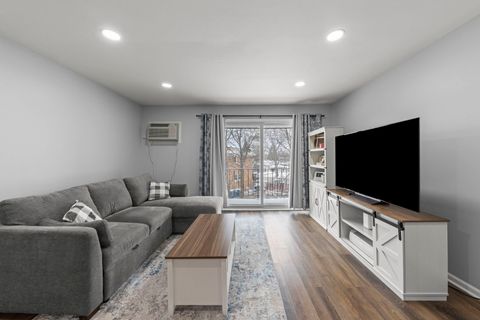 Tiny photo for 215 S Hale Street #9B, Addison, IL 60101 (MLS # 12584306)