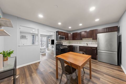 Tiny photo for 215 S Hale Street #9B, Addison, IL 60101 (MLS # 12584306)