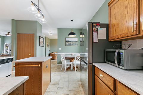 Tiny photo for 100 S Constitution Drive, Aurora, IL 60506 (MLS # 12612438)