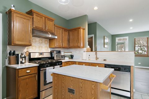 Tiny photo for 100 S Constitution Drive, Aurora, IL 60506 (MLS # 12612438)