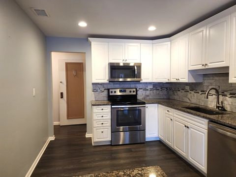 Tiny photo for 1S055 Spring Road #2D, Oakbrook Terrace, IL 60181 (MLS # 12602209)