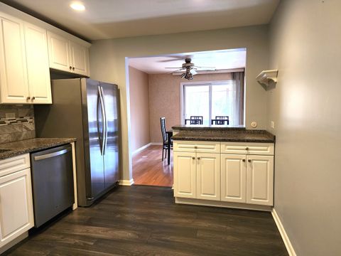 Tiny photo for 1S055 Spring Road #2D, Oakbrook Terrace, IL 60181 (MLS # 12602209)