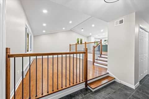 Tiny photo for 1400 E Ironwood Drive, Mount Prospect, IL 60056 (MLS # 12651873)
