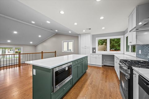 Tiny photo for 1400 E Ironwood Drive, Mount Prospect, IL 60056 (MLS # 12651873)