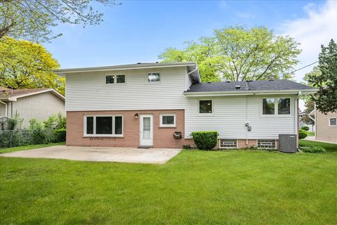Tiny photo for 1400 E Ironwood Drive, Mount Prospect, IL 60056 (MLS # 12651873)