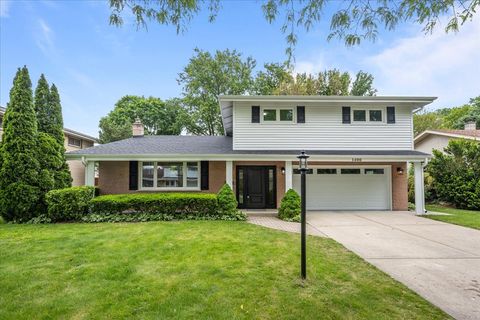 Photo of 1400 E Ironwood Drive, Mount Prospect, IL 60056 (MLS # 12651873)