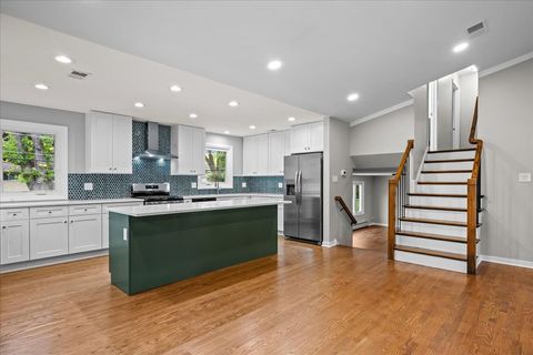 Tiny photo for 1400 E Ironwood Drive, Mount Prospect, IL 60056 (MLS # 12651873)