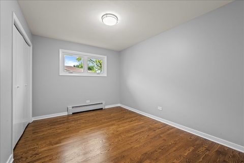 Tiny photo for 1400 E Ironwood Drive, Mount Prospect, IL 60056 (MLS # 12651873)