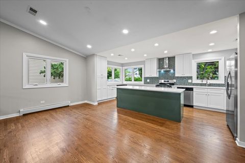 Tiny photo for 1400 E Ironwood Drive, Mount Prospect, IL 60056 (MLS # 12651873)