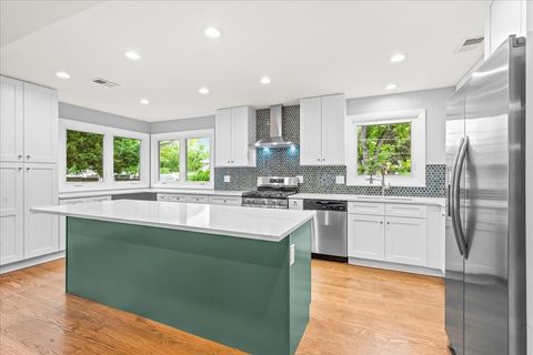 Tiny photo for 1400 E Ironwood Drive, Mount Prospect, IL 60056 (MLS # 12651873)