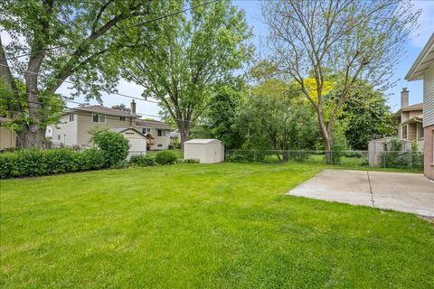Tiny photo for 1400 E Ironwood Drive, Mount Prospect, IL 60056 (MLS # 12651873)