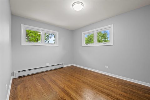 Tiny photo for 1400 E Ironwood Drive, Mount Prospect, IL 60056 (MLS # 12651873)
