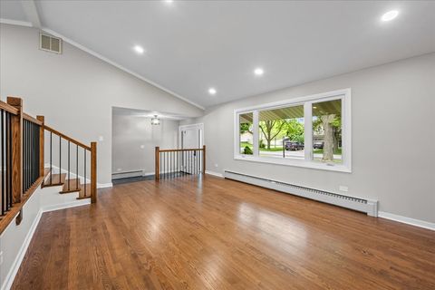 Tiny photo for 1400 E Ironwood Drive, Mount Prospect, IL 60056 (MLS # 12651873)