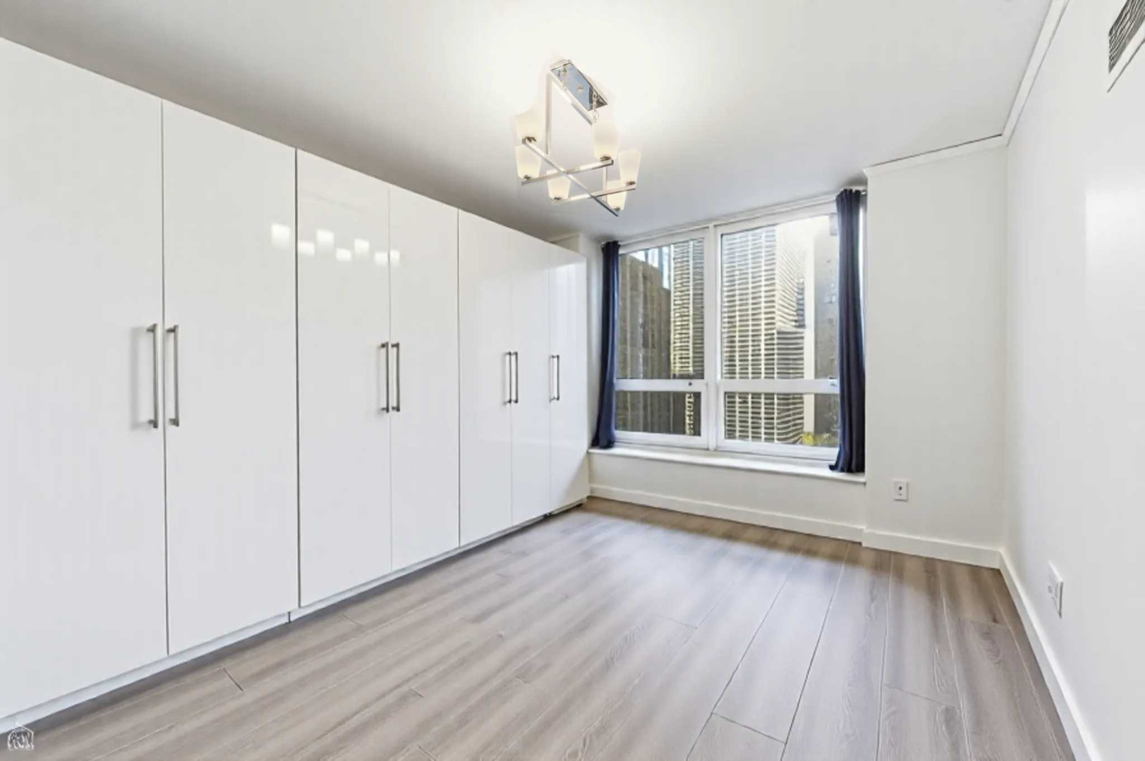 Chicago, Illinois 60601, United States, 1 Bedroom Bedrooms, ,1 BathroomBathrooms,Residential,Active,239713