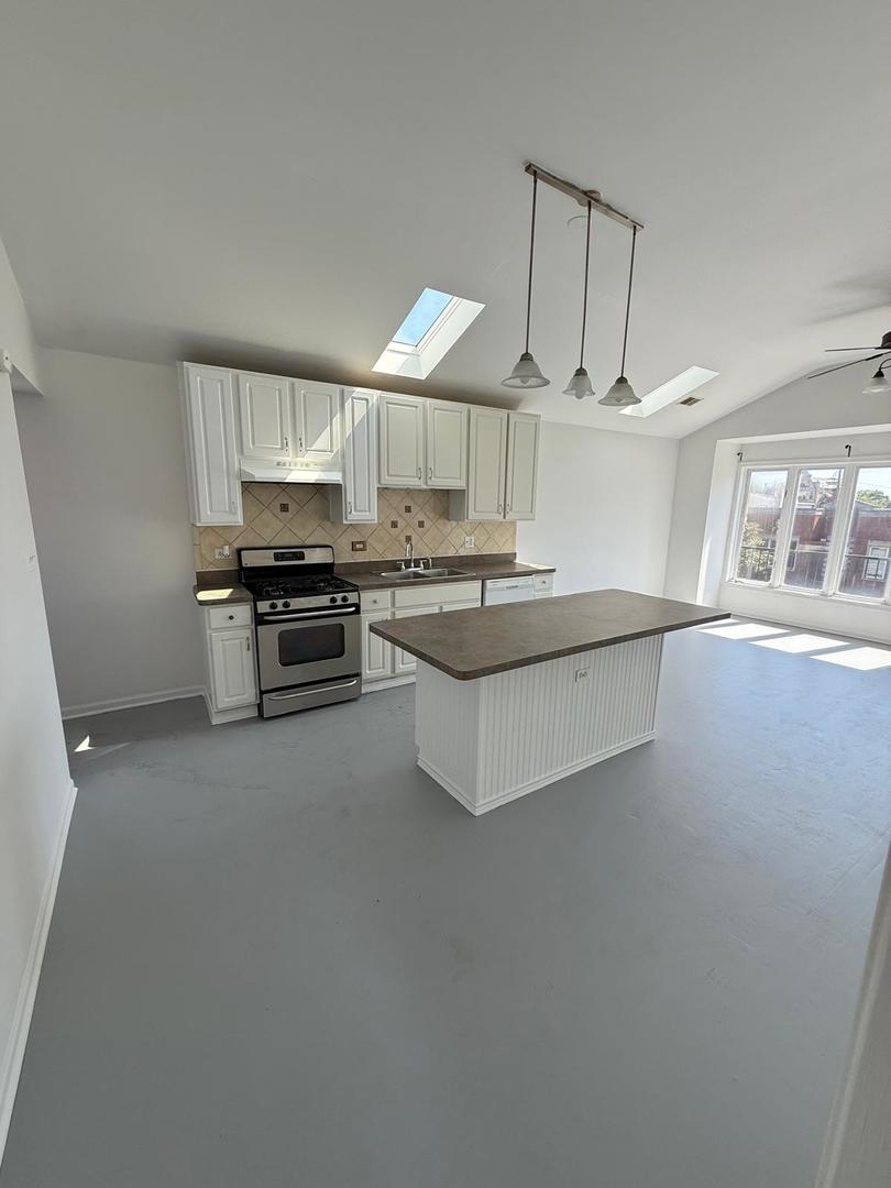 2448 W Grenshaw Street