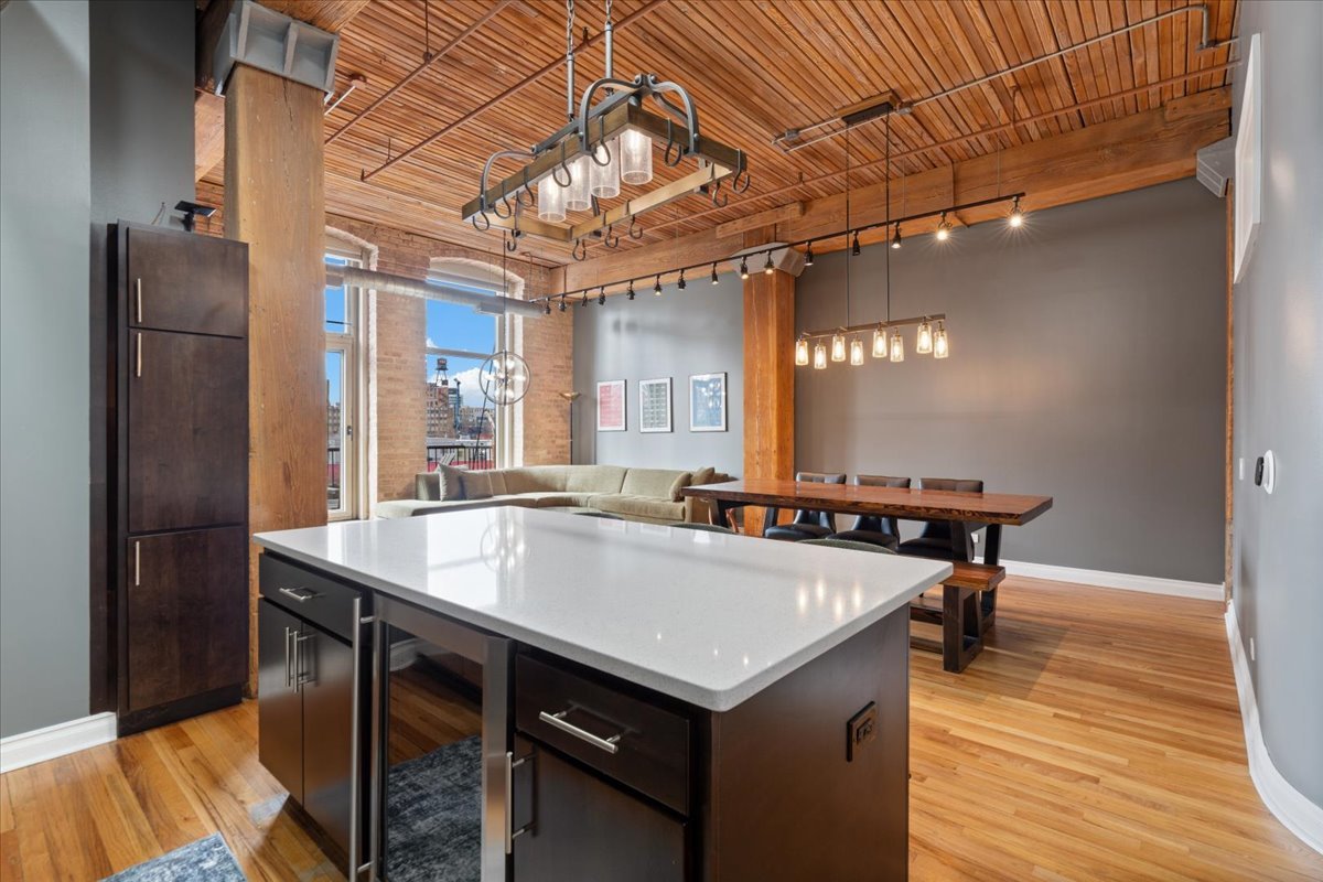 550 N Kingsbury Street 106