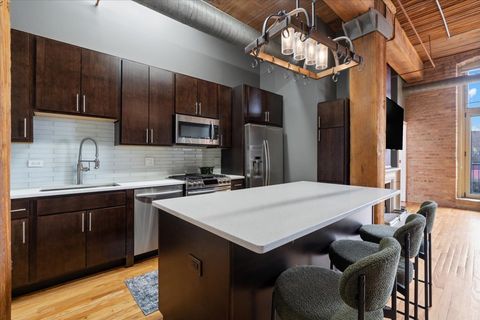 Tiny photo for 550 N Kingsbury Street #106, Chicago, IL 60654 (MLS # 12580563)