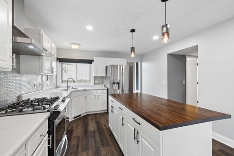 Tiny photo for 740 Countryside Drive, Bolingbrook, IL 60490 (MLS # 12618760)