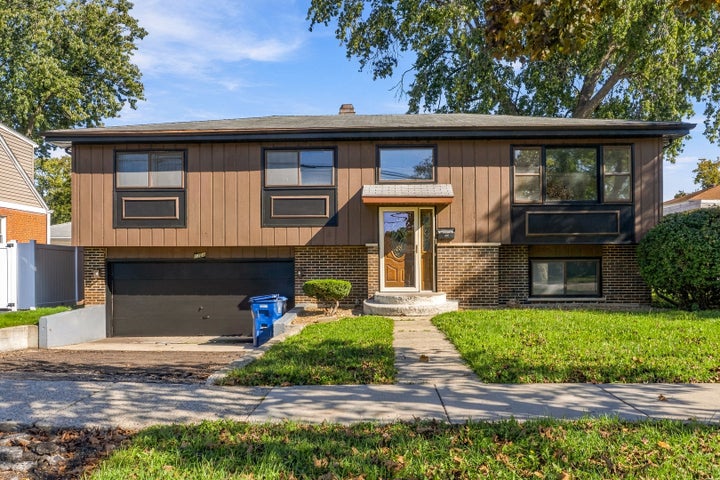 Photo 1 of 24 — 1703 N Taft Avenue, Berkeley, IL 60163