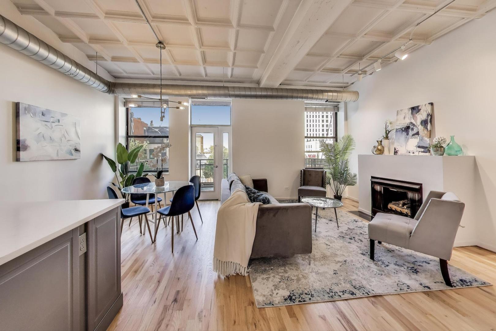 1307 S WABASH Avenue 312