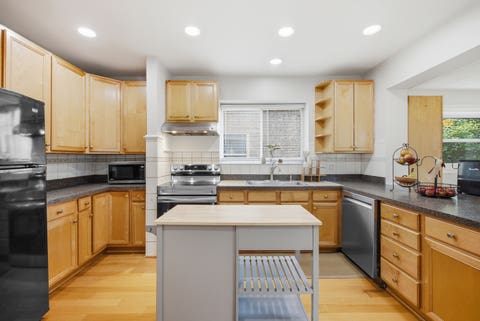 Tiny photo for 6542 N MAPLEWOOD Avenue, Chicago, IL 60645 (MLS # 12701486)