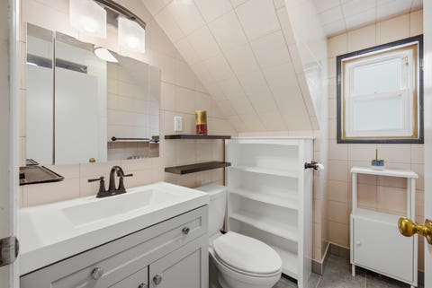 Tiny photo for 6542 N MAPLEWOOD Avenue, Chicago, IL 60645 (MLS # 12701486)
