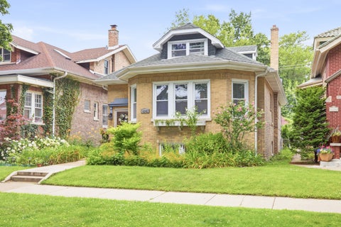 Tiny photo for 6542 N MAPLEWOOD Avenue, Chicago, IL 60645 (MLS # 12701486)