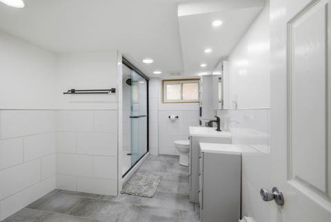 Tiny photo for 6542 N MAPLEWOOD Avenue, Chicago, IL 60645 (MLS # 12701486)