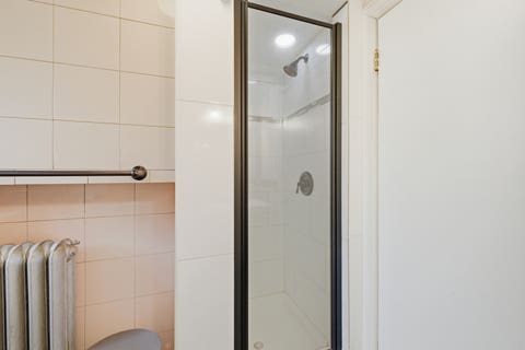 Tiny photo for 6542 N MAPLEWOOD Avenue, Chicago, IL 60645 (MLS # 12701486)