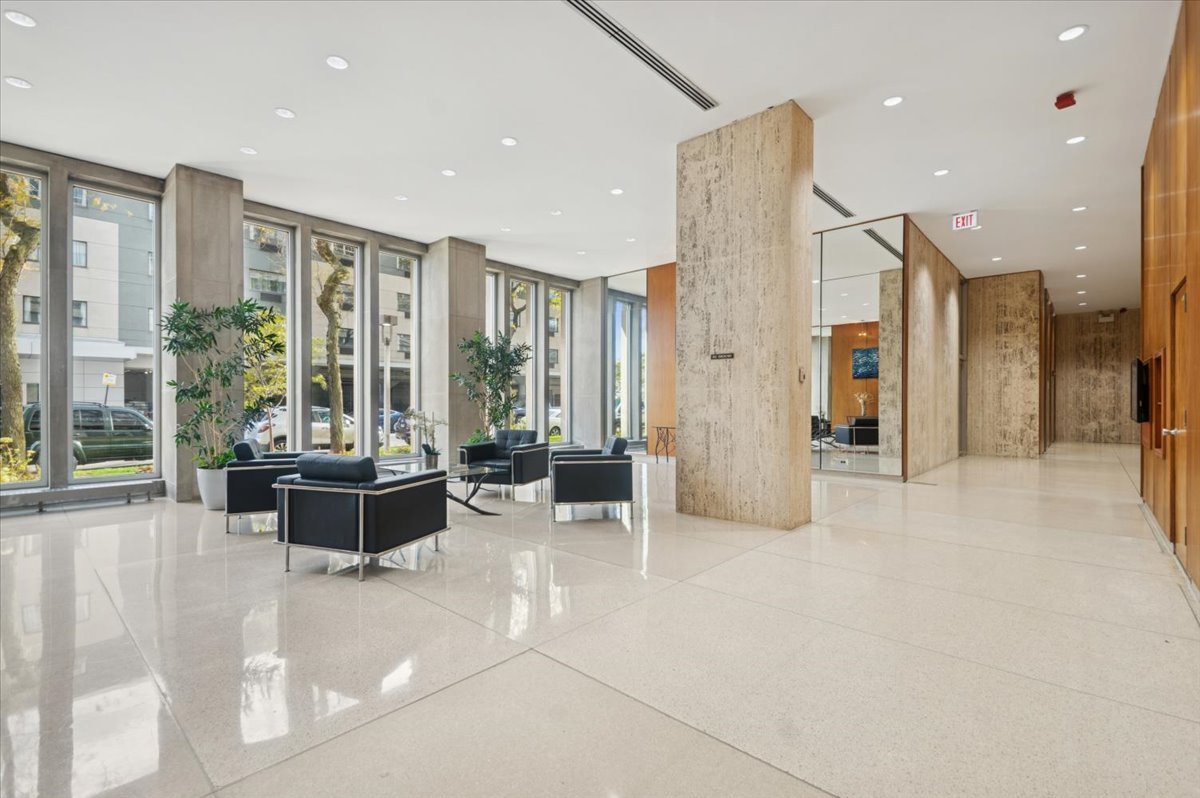 4800 S CHICAGO BEACH Drive 1407S