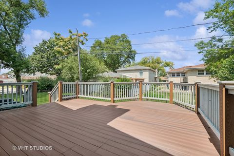 Tiny photo for 4858 W Chase Avenue, Lincolnwood, IL 60712 (MLS # 12556588)