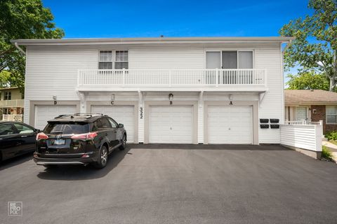 Tiny photo for 322 Fairchild Court #B, Bloomingdale, IL 60108 (MLS # 12671319)