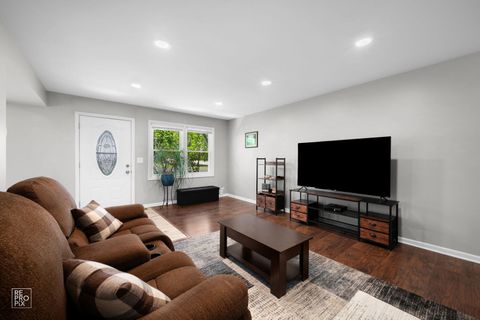 Tiny photo for 322 Fairchild Court #B, Bloomingdale, IL 60108 (MLS # 12671319)